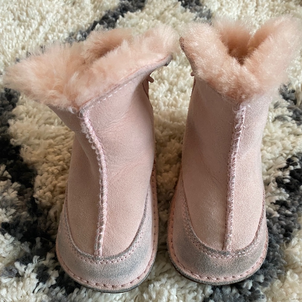 PINK BABY UGGS SIZE SMALL